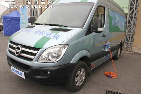 南京金龙开沃欧系轻客D11的充电口