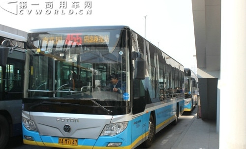 北京市四惠公交枢纽455路纯电动公交车