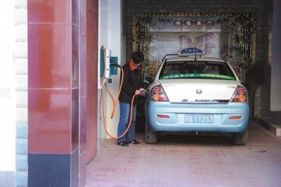北京电动出租车拟涨份儿钱 司机月入可达1.5万