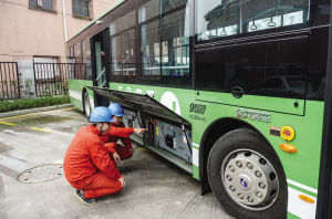 浙江省内首个县级城市启用纯电动“绿色”公交车