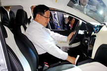 萬鋼親臨廣州車展 贊買自主新能源車劃算