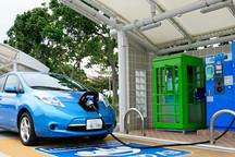 寶馬等列強環(huán)伺電動汽車車市 比亞迪等自主品牌出路何在？