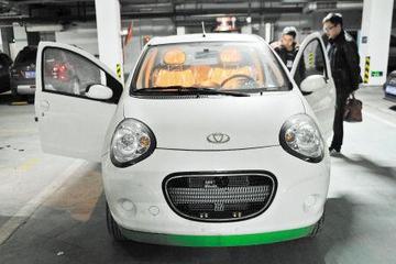 长沙首个电动汽车租赁点启用 月花200元可租车上下班