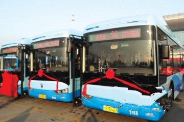 扬州314辆新能源公交车正式投运 电子站牌卫星定位国内首用
