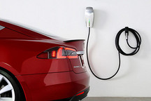 瘋狂仿生學(xué)：特斯拉“蛇形”充電線自動爬到車上送電