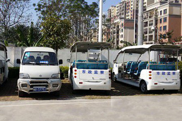广西贵港无牌电动汽车上路执法 公车短缺实属无奈?