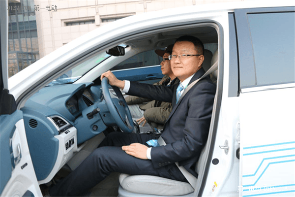 2014全球新能源汽車大會(huì)開幕 新能源汽車嘉年華啟航