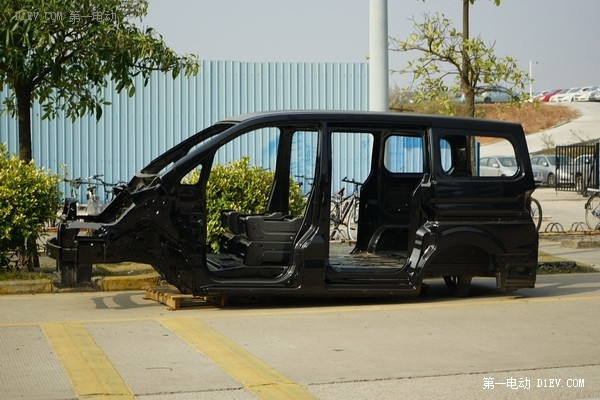 同一平臺(tái)車型三種動(dòng)力：解讀比亞迪最新技術(shù)戰(zhàn)略