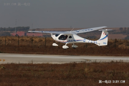 沈產(chǎn)電動輕型飛機上市售價近百萬 充電2小時可飛45分鐘