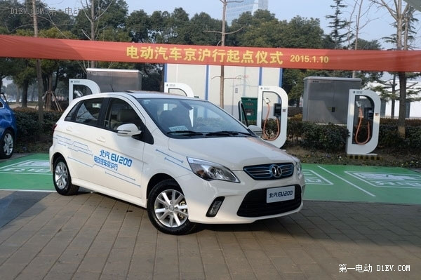 京滬高速公路上的快充樁