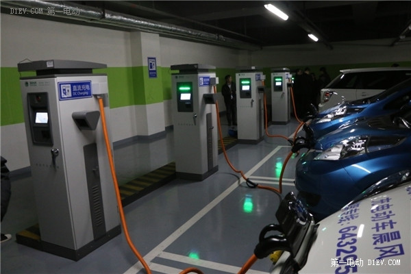 “充電體驗(yàn)之旅” 北京六環(huán)內(nèi)每5公里將設(shè)汽車(chē)充電樁 