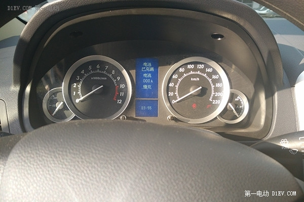 與“綠狗”共游京城 體驗北汽新能源E150EV
