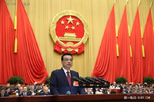 李克強(qiáng)：支持發(fā)展新能源汽車等戰(zhàn)略性新興產(chǎn)業(yè)