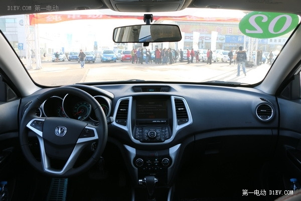 最低14.99萬元 長(zhǎng)安逸動(dòng)純電動(dòng)汽車正式上市