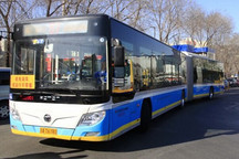 【EV晨報】18米純電公交在京試營；上汽推5款電動車；特斯拉深圳可上新能源牌照……