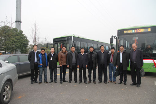 南車時代電動50臺新能源車交付給湖南龍驤