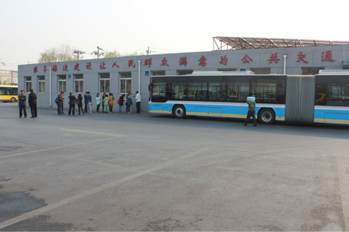 裝載佩特來(lái)電驅(qū)動(dòng)系統(tǒng)全國(guó)首輛18米純電動(dòng)公交車(chē) 投入運(yùn)營(yíng)