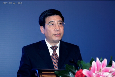 【EV晨报】苗圩：尽快完善充电设备；比亚迪新能源业务去年营收73亿；北京将出专用车补贴……
