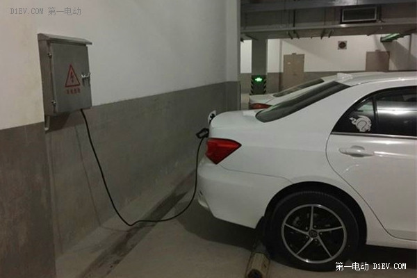 真的很難嗎？比亞迪秦車主聊聊充電的那些事兒