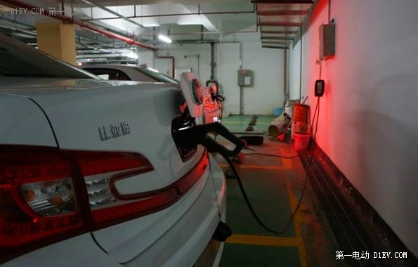 真的很難嗎？比亞迪秦車主聊聊充電的那些事兒
