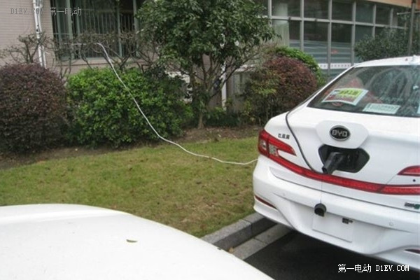 真的很難嗎？比亞迪秦車主聊聊充電的那些事兒