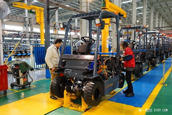 用騰勢(shì)的經(jīng)驗(yàn)技術(shù)造比亞迪超級(jí)電叉車