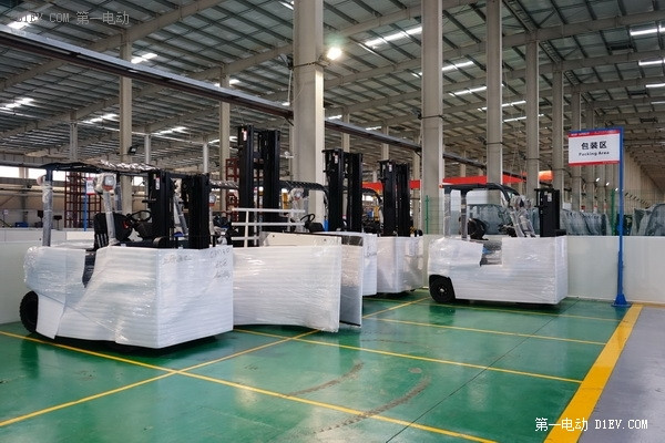 用騰勢(shì)的經(jīng)驗(yàn)技術(shù)造比亞迪超級(jí)電叉車
