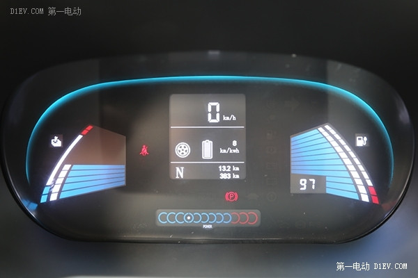 內(nèi)外皆有料 搶先體驗(yàn)江淮iEV5純電動汽車