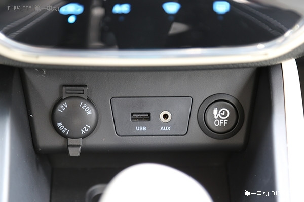 內(nèi)外皆有料 搶先體驗(yàn)江淮iEV5純電動汽車