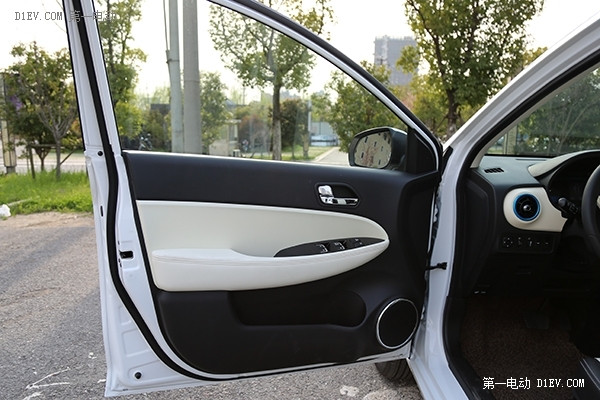 內(nèi)外皆有料 搶先體驗(yàn)江淮iEV5純電動汽車