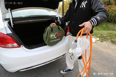 内外皆有料 抢先体验江淮iEV5纯电动汽车