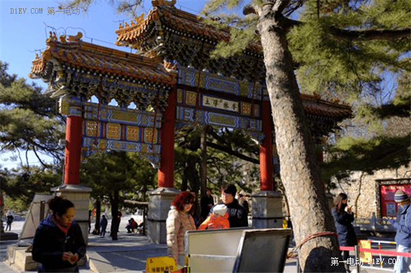 純電行駛出游 榮威550plug-in探訪古剎潭柘寺