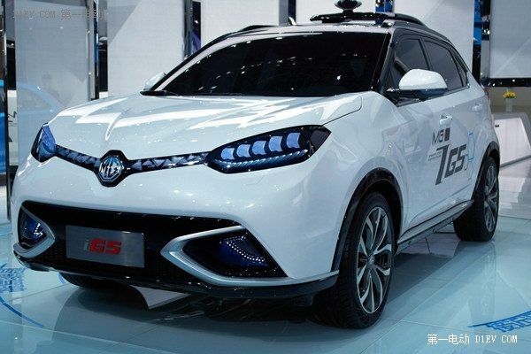 搶跑“新能源+互聯(lián)網(wǎng)+X” 上汽推出首款智能駕駛汽車IGS