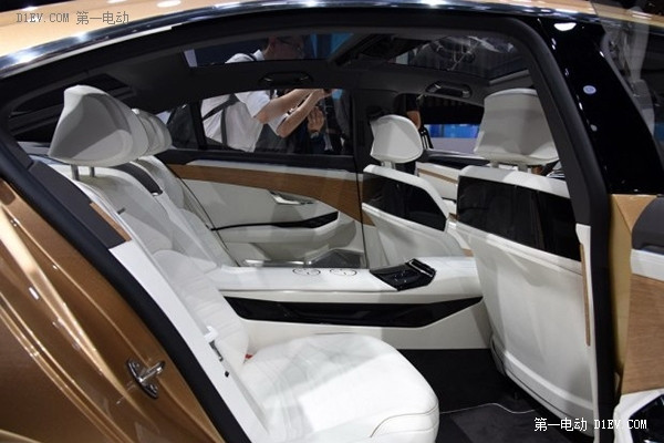 2015上海車展首日成果 11款新能源汽車速覽