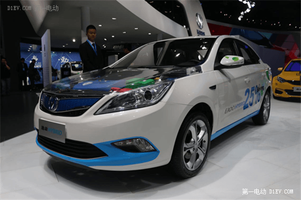 長安概念轎跑亮相上海車展 新能源車型劍指比亞迪