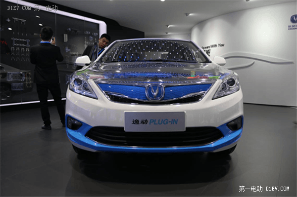 長安概念轎跑亮相上海車展 新能源車型劍指比亞迪