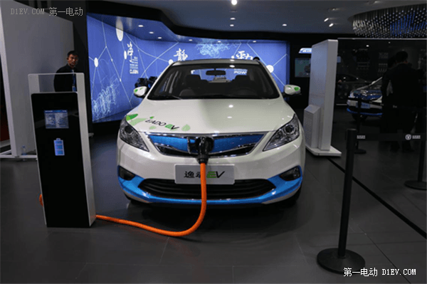 長安概念轎跑亮相上海車展 新能源車型劍指比亞迪