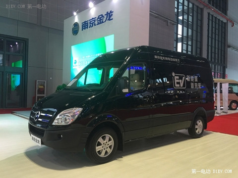 430公里长续航新标杆 南京金龙D11纯电动商务车亮相上海车展