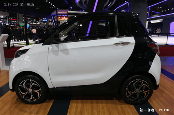 眾泰純電動汽車四杰攜新品眾泰Z700、大邁X5驚艷亮