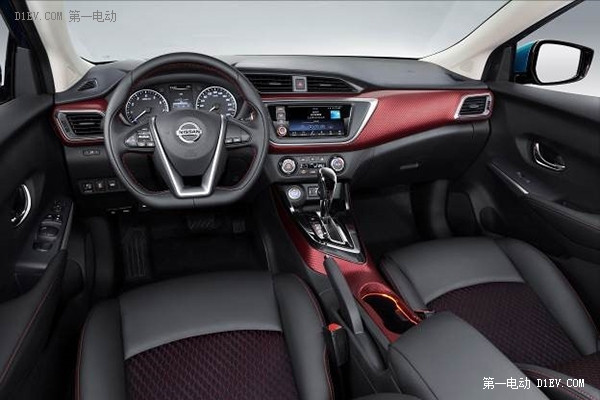日產(chǎn)LANNIA藍鳥與日產(chǎn)新樓蘭齊聚2015上海車展
