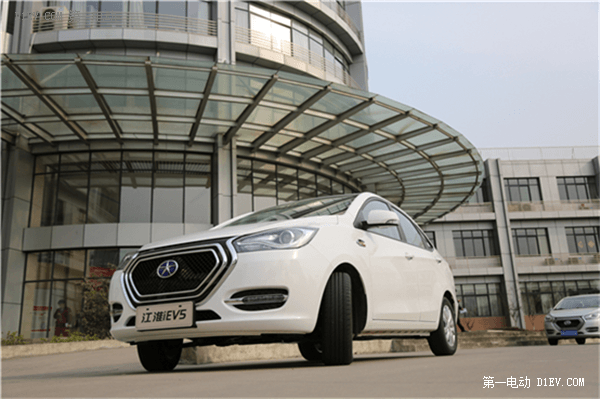 續(xù)航200公里 江淮iEV5電動(dòng)汽車輕松游巢湖