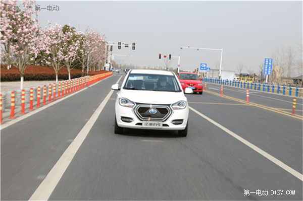 續(xù)航200公里 江淮iEV5電動(dòng)汽車輕松游巢湖