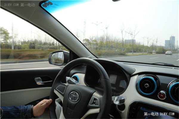 續(xù)航200公里 江淮iEV5電動(dòng)汽車輕松游巢湖