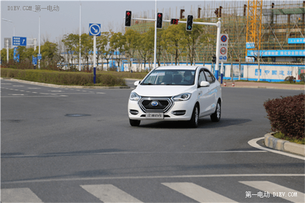 續(xù)航200公里 江淮iEV5電動(dòng)汽車輕松游巢湖