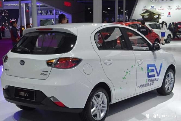 EV晨報(bào) | 電動大巴深圳自燃；寶馬蘋果車表互聯(lián)APP；豐田HEV在華2020年將達(dá)3成……