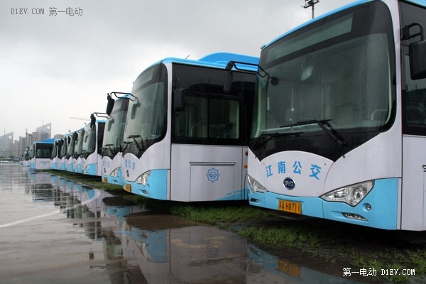 比亞迪K9大巴在南京公交公司運(yùn)行