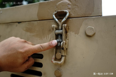 评:解放军智能无人驾驶4驱防雷反恐战车