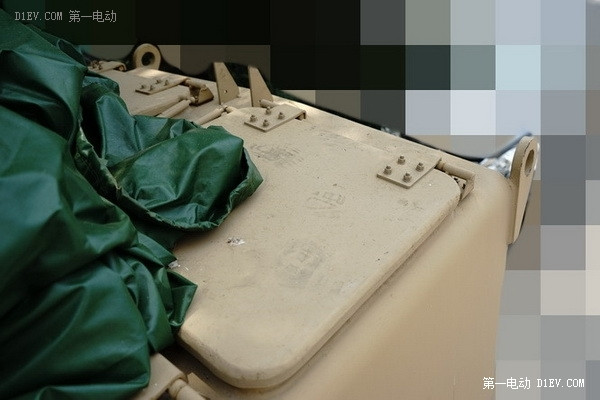評:解放軍智能無人駕駛4驅防雷反恐戰車