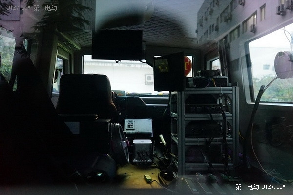 評:解放軍智能無人駕駛4驅防雷反恐戰車