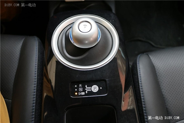 自己開(kāi)車(chē)上班爽么？